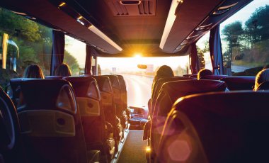 Busreise in den Sonnenaufgang